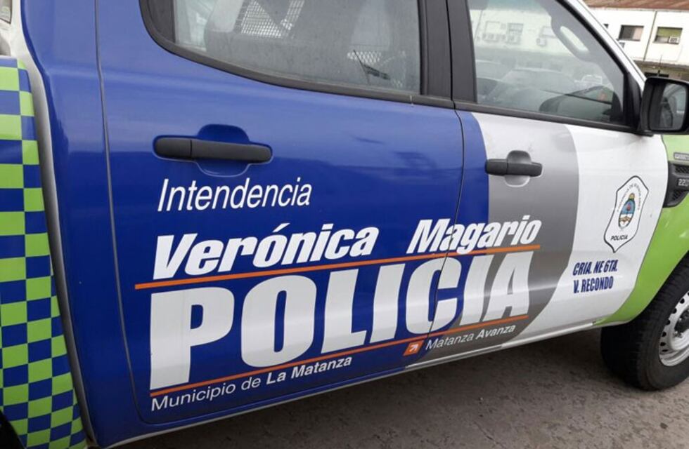 La intendenta de La Matanza compró 40 patrulleros y estampó su nombre en las puertas