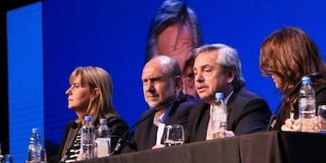 La exjueza y el rafaelino votaron temprano en sus respectivas ciudades natales\u002E (@rodenasale)