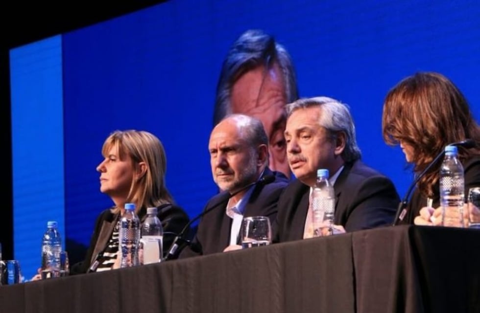 Omar Perotti y Alejandra Rodenas van a Buenos Aires a esperar resultados