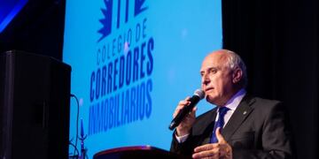 El mandatario asistió a la cena de fin de año del Colegio de Corredores Inmobiliarios de la provincia\u002E (@gobsantafe)