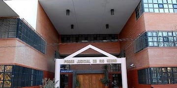 Condenaron a un hombre en Viedma por tocarle la cola a una mujer en la calle