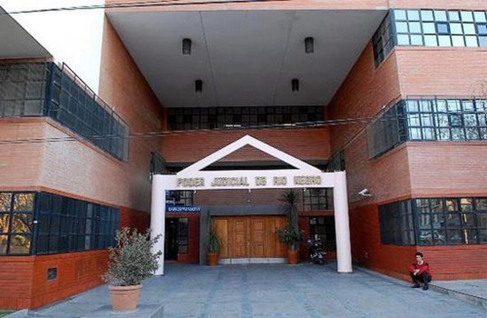 Condenaron a un hombre en Viedma por tocarle la cola a una mujer en la calle