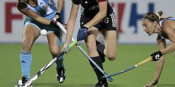 Soledad García (i) y la alemana Fanny Rinne (c) l