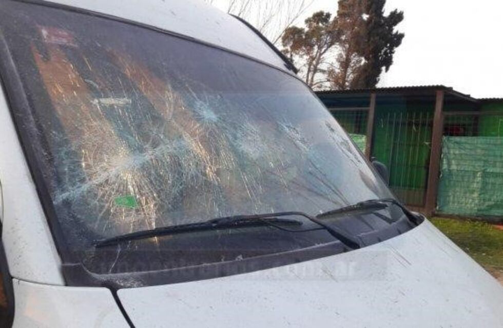 Se enteró que su pareja le fue infiel y le quemó la camioneta