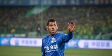 PIL01. Beijing (China), 02/04/2017.- Carlos Tevez of Shanghai Shenhua reacts during the Chinese Super League soccer match between Beijing Guoan and Shanghai Shenhua at the Workers Stadium in Beijing, China, 02 April 2017. EFE/EPA/ROMAN PILIPEY beijing china carlos tevez campeonato torneo liga china chino futbol futbolistas partido Shanghai Shenhua Beijing Guoan