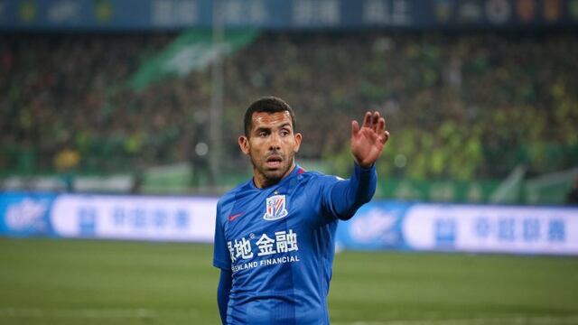 PIL01. Beijing (China), 02/04/2017.- Carlos Tevez of Shanghai Shenhua reacts during the Chinese Super League soccer match between Beijing Guoan and Shanghai Shenhua at the Workers Stadium in Beijing, China, 02 April 2017. EFE/EPA/ROMAN PILIPEY beijing chi