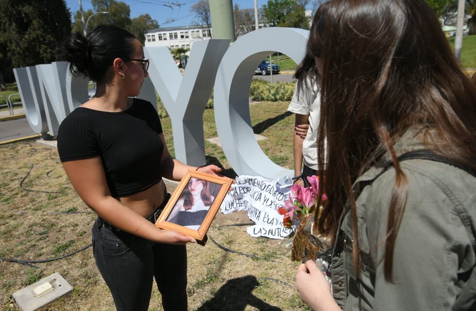 Marcha e indignación de los estudiantes de la UNCuyo tras la muerte de Lucía Masman