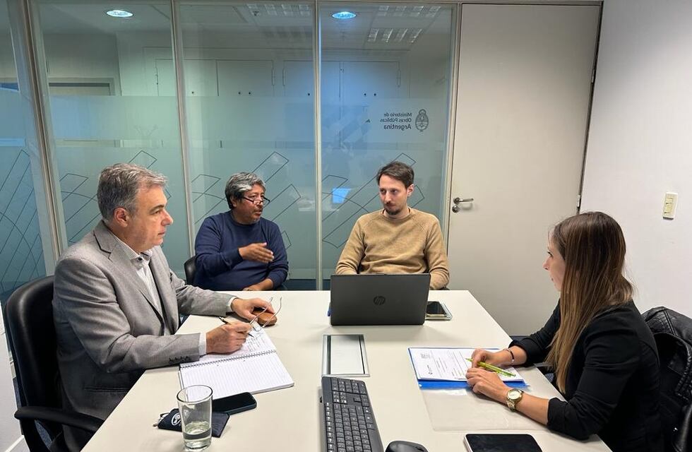 Reunión de trabajo de Luis Castellano por obras con financiamiento del gobierno Nacional