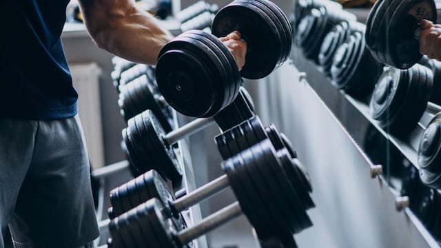 Cómo es la rutina de gimnasio para las personas mayores