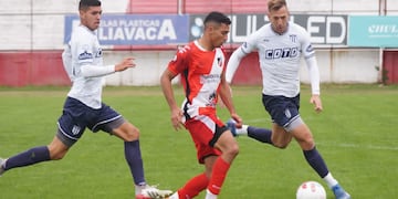 Deportivo Maipú y Tristán Suárez completan el partido suspendido por la Primera Nacional.