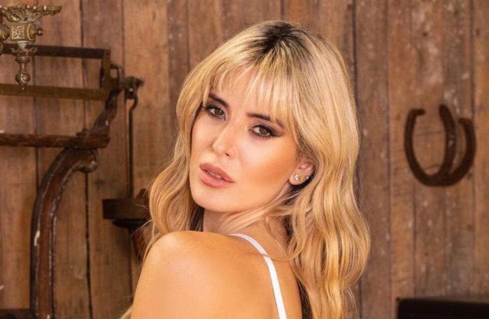 Jesica Cirio posó con lencería negra llena de encaje y pidió la opinión de sus seguidores: “¿Pijama o conjunto sexy?”