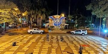 Insólito: transportaba marihuana entre sandías y melones, tuvo un desperfecto técnico y el estupefaciente fue hallado.