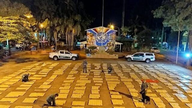 Insólito: transportaba marihuana entre sandías y melones, tuvo un desperfecto técnico y el estupefaciente fue hallado.
