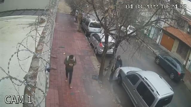El delincuente actuó con total tranquilidad en pleno barrio Alberdi.