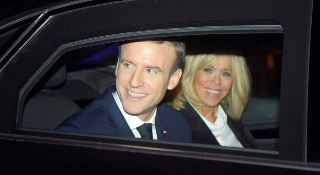 MACRON. Y su esposa, al llegar a Buenos Aires (Prensa G20/Télam).