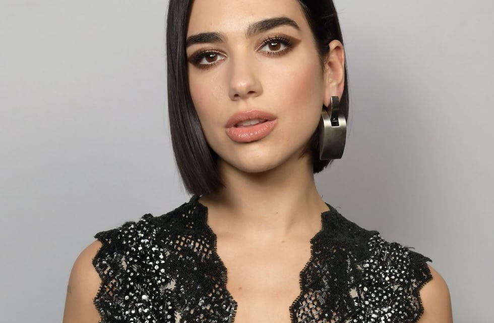 Dua Lipa dio un show con un catsuit con estampado de lunas: “Anoche”