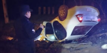 Despiste y vuelco en Oberá dejó solamente daños materiales.