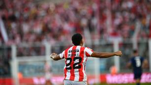 De cara al gol, Damián Puebla puso el 1 a 0 para Instituto ante Talleres (Pedro Castillo / La Voz)