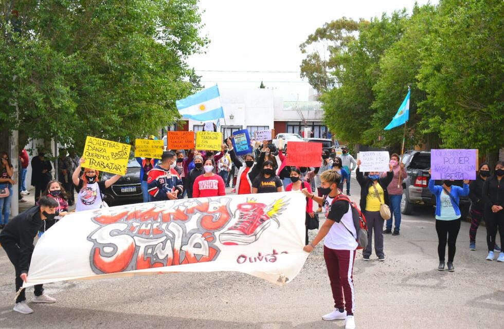Comerciantes reclaman la apertura total