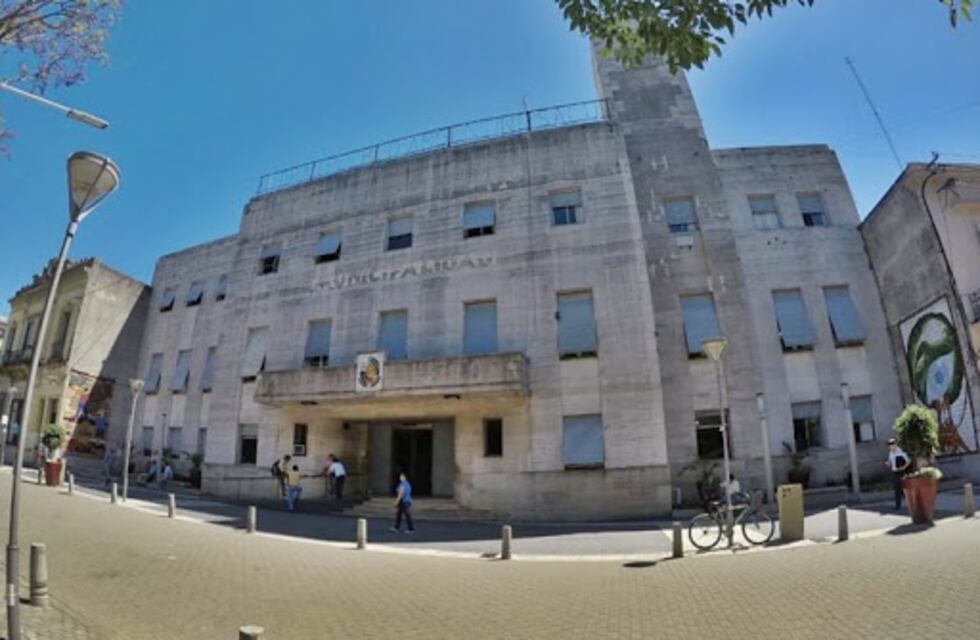 Empleados municipales de UOEMC reclaman a Francolini una recomposición salarial del 35%