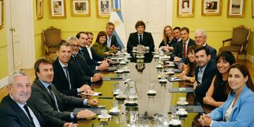 El presidente Javier Milei recibió a diputados de la UCR liderados por Rodrigo De Loredo (Foto: Presidencia)