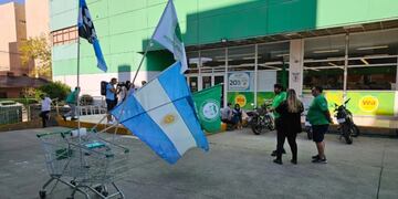Fueron cesanteados 11 trabajadores en Supermercados Vea en Bahía Blanca. (Foto Rodrigo García - La Nueva).