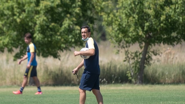 El exfutbolista tiene 42 años y estaba a cargo de la reserva canalla.