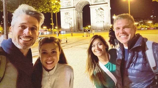 Gisela Campos junto a su novio y dos amigos en Francia.
