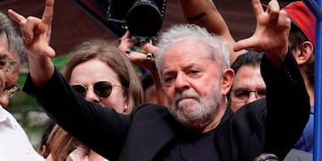 Semanas atrás, un juez ordenó anular todas las sentencias dictadas contra Lula por falta de competencia jurídica del tribunal que lo juzgó. (AP)