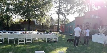 Los festejos están prohibidos por la pandemia, pero en Rosario hicieron un casamiento (Rosario Plus).