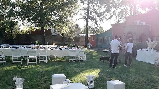 Los festejos están prohibidos por la pandemia, pero en Rosario hicieron un casamiento (Rosario Plus).