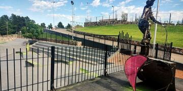 Voluntarios ayudaron en los trabajos de reparación del skatepark.