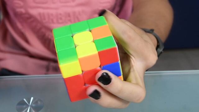 Club Cuberos de Mendoza.
Jonathan Aroma y Gabriel Calderón son integrantes del Club Cuberos de Mendoza que se dedican a armar cubos Rubik. Foto: Marcelo Rolland / Los Andes