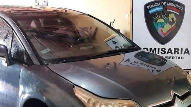 Puerto Libertad: hallaron un auto que había sido robado en Posadas. Gentileza: Prensa UR-V