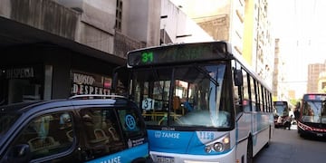 El impacto provocó las heridas en cinco personas. Ocurrió en pleno Centro de la ciudad.