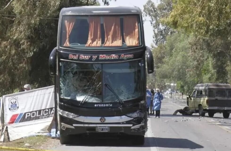 Tragedia en San Juan: padre e hijo ciclistas fallecieron tras ser embestidos por un colecivo