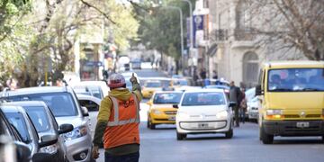 Cooperativización de cuidacoches: monitorean el sistema de Montevideo