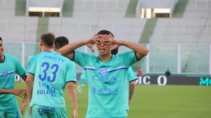 Valentín Burgoa debutó con Diego Dabove en Godoy Cruz. Y lo quieren traer a Instituto. También hay interés de Belgrano (archivo La Voz).