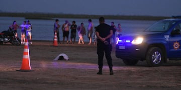 La policía se hizo cargo del operativo para la custodia de la escena del crimen al norte de la capital provincial. (Notife)