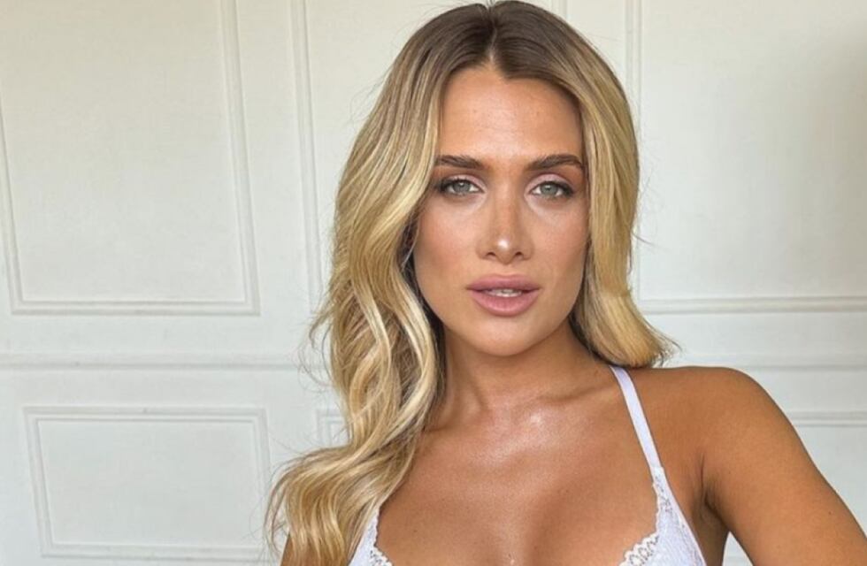 Cami Homs impactó con una selfie en top ajustado y corto con el que deja ver todo