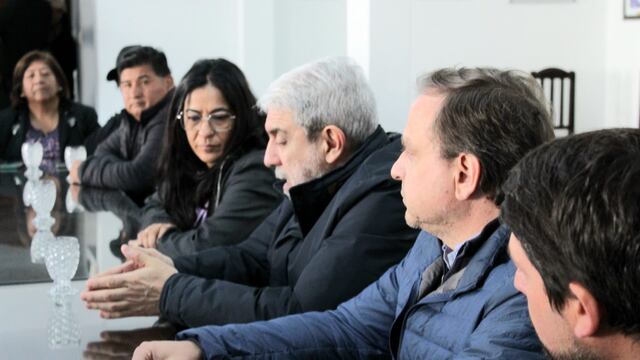 El interventor Aníbal Fernández encabezó la reunión en la sede del PJ Jujuy flanqueado por Carolina Moisés y Guillermo Snopek.