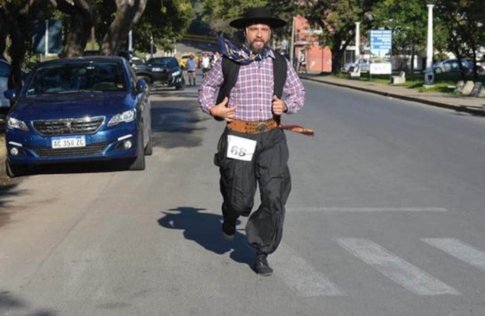 Correrá en Nueva York vestido de gaucho y en alpargatas