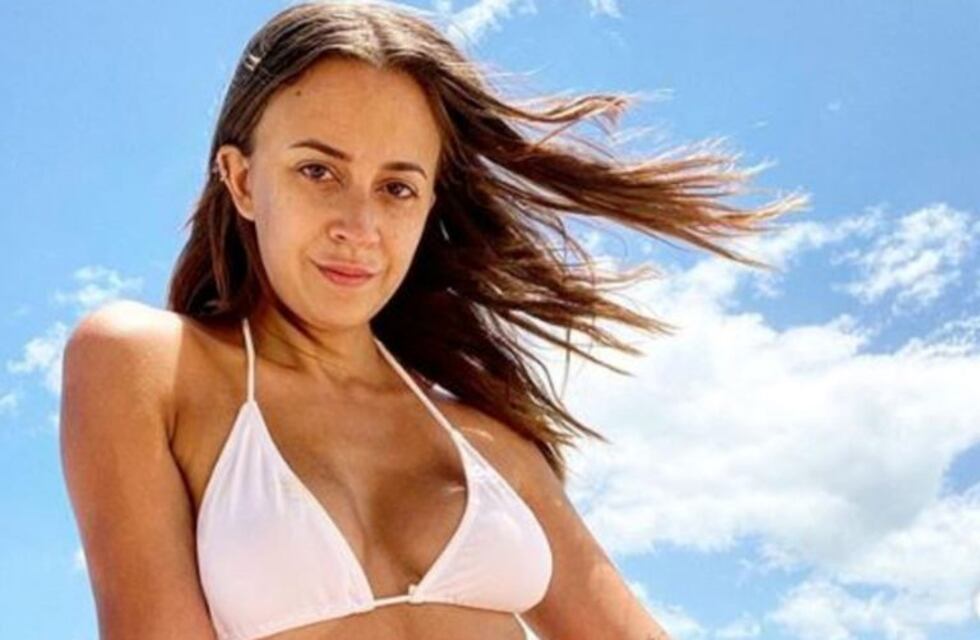 Nai Awada posó con un corpiño transparente y venció la censura de Instagram