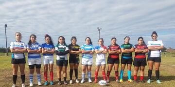 Las capitanas de los equipos que saldrán a la cancha por primera vez con formación XV\u002E (Prensa URNE)