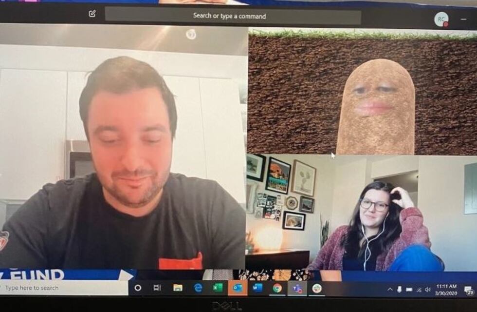 Una jefa apareció como una papa en una conferencia de trabajo al olvidarse sacar los filtros