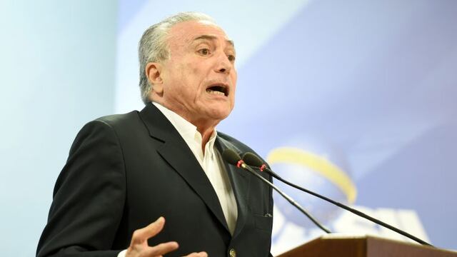 Brazilian President Michel Temer makes a statement at Planalto Palace in Brasilia, Brazil, on May 20, 2017. nTemer on Saturday asked the Supreme Court to suspend a probe into his alleged obstruction of justice, saying a central piece of evidence is flawed. / AFP PHOTO / EVARISTO SA