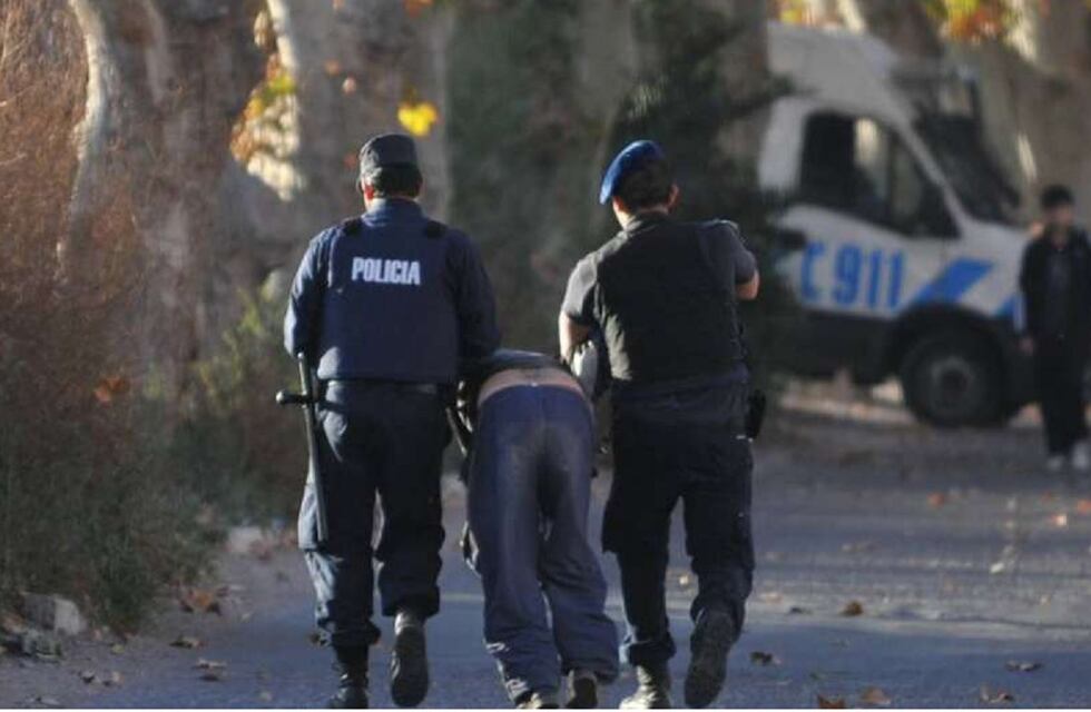 Femicidio en Mendoza: lo investigan por dispararle en la cara a su mujer
