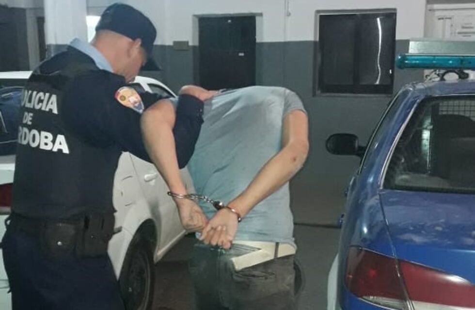 Una mujer fue sorprendida por tres sujetos en su vivienda: dos huyeron y uno quedó detenido