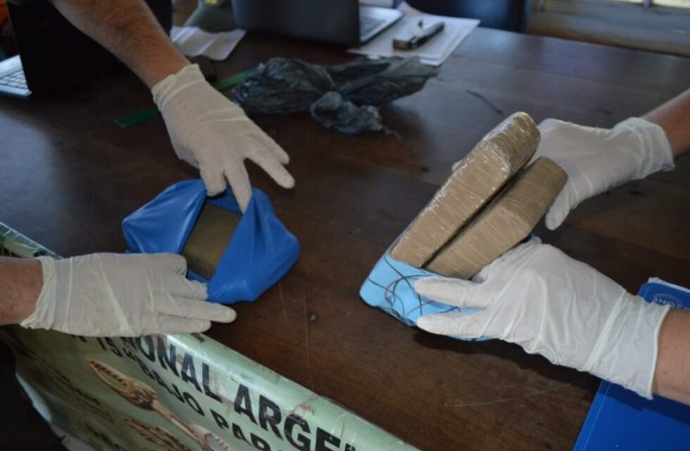 Viajaban con marihuana escondida en el baño del colectivo