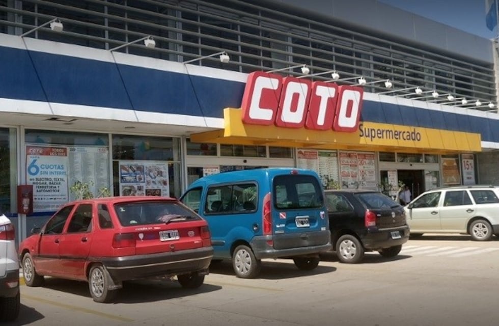 Un joven cajero de supermercado le salvó la vida una clienta que "dejó de respirar"